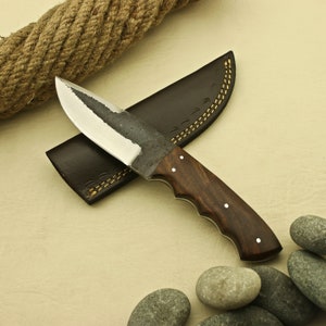 Handmade High Carbon Steel Skinner Knife: Full Tang Hunting Knife with Leather Sheath