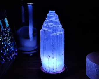 Lampa kryształowa selenitowa: zmieniająca kolor lampa USB w kolorze górskim