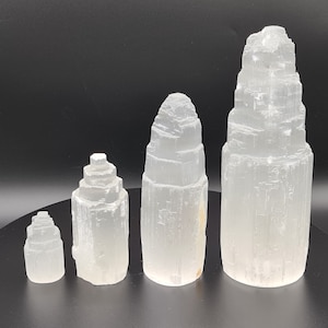 Selenite Mountain Tower - Natuurlijk kristal en energiereinigend decor voor meditatie en genezing