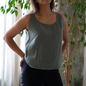 Olivfarbenes Leinen Top | Ärmellose Sommer-Bluse mit Rundhalsausschnitt | Handgemachtes minimalistisches Leinenhemd für Damen