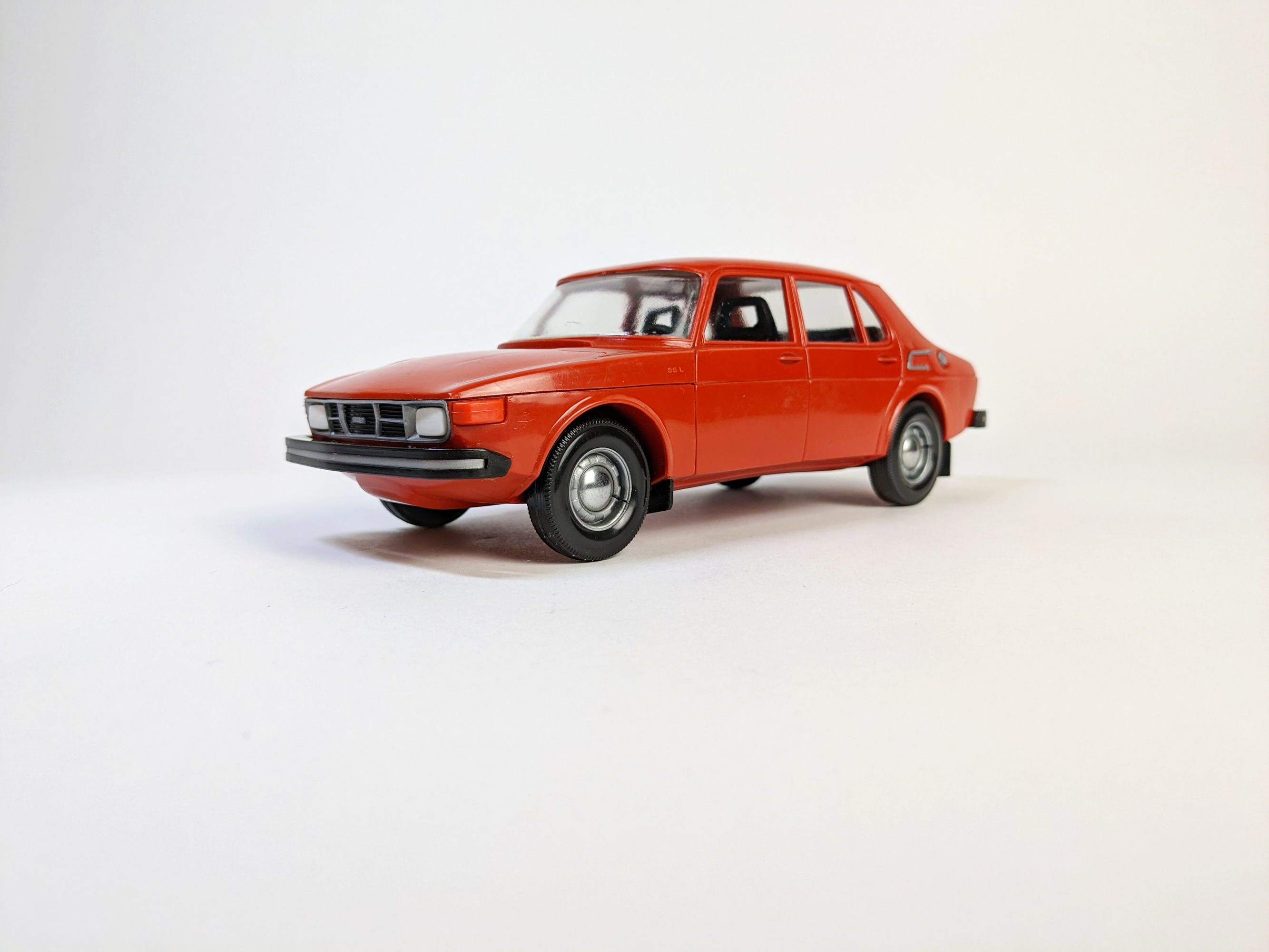 Saab 99 Combi Coupé 1975 - Miniature Neo 1/43 En Résine, Neuve Sous Boîte