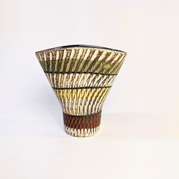 Vintage West German Pottery Fan Shaped "Terra" Pattern Vase by Dumler and Breiden Imported by Dee-Cee 1960s