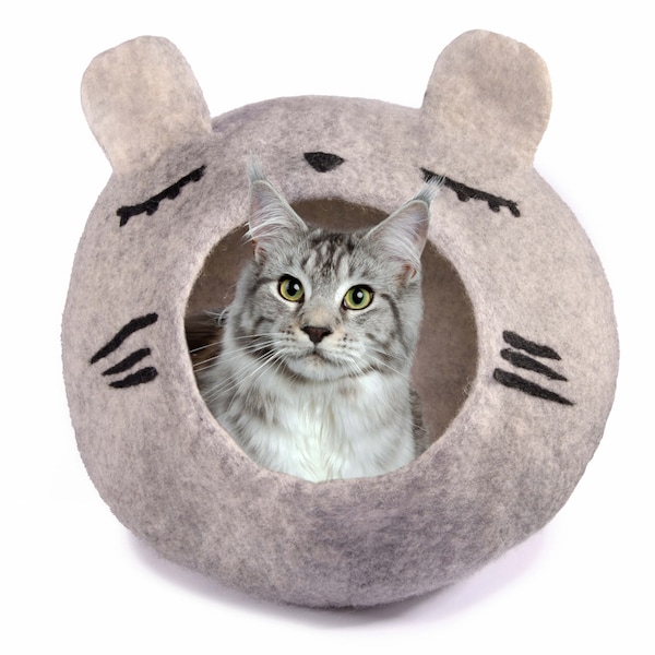 Cat cave made of felt in mouse shape Handmade for your cat Felt cave made of 100% natural wool Wool felt gray cat house