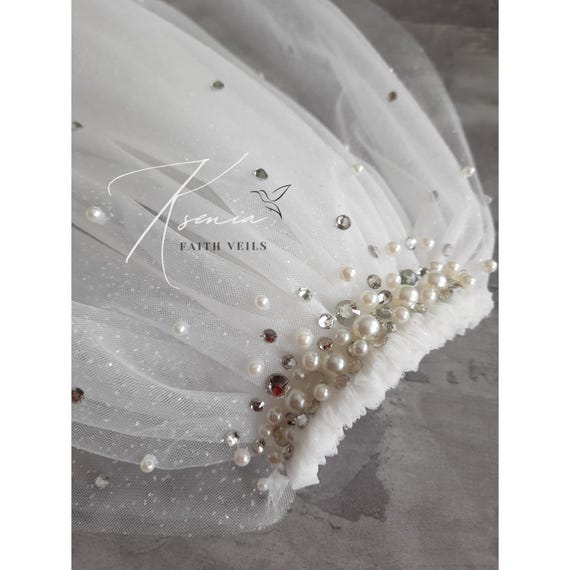 Sparkle Veil With Rhinestones and Pearls Glitter Fingertip 