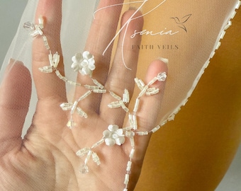 Floral veil with beads Vintage veil Scalloped edge veil One tier veil Hand beaded veil Unique wedding veil Fingertip veil on the comb