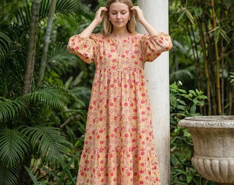 Vestido midi de algodón con estampado de bloques a mano: flores mostaza y rojas, regalo bohemio de verano para el Día de San Valentín.