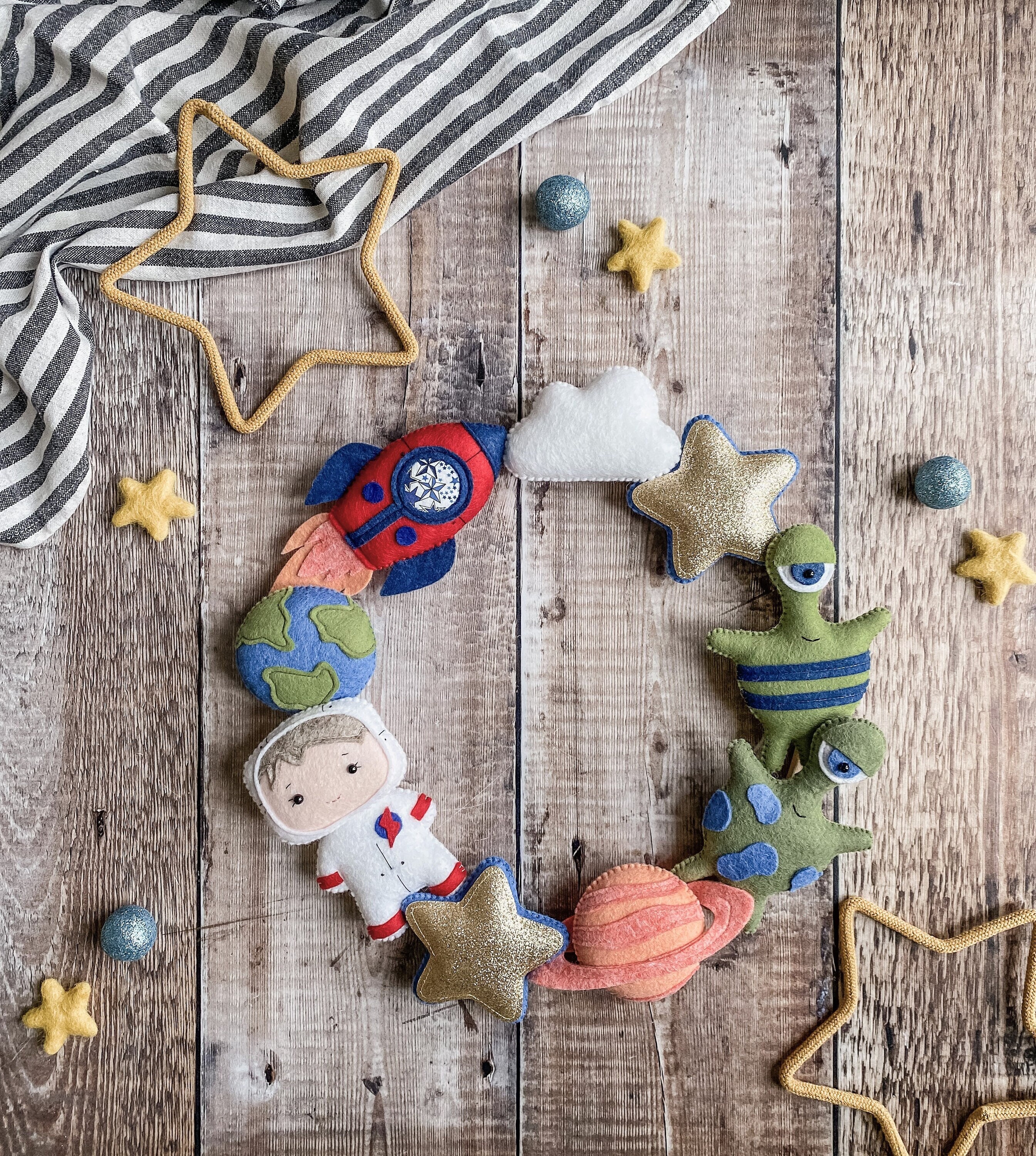 Space Felt Hoop - kids decor - nursery decor - spaceship - rocket - astronaut - planets