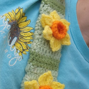 Copri cintura di sicurezza Daffodil Modello all'uncinetto, arredamento per auto all'uncinetto, motivo quadrato della nonna, accessori per auto per le donne, arredamento floreale all'uncinetto