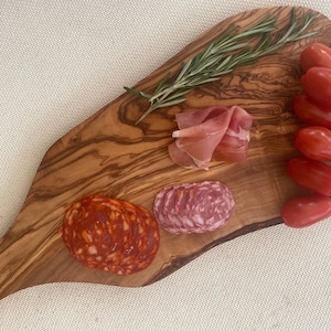 45cm ~18 inch (approx) Olive wood large heavy duty serving board with handle