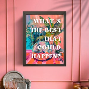 Pu&ograve; includere: Una stampa incorniciata con un'illustrazione colorata di una palla da discoteca e piante tropicali. Il testo "What's the best that could happen?" &egrave; stampato in bianco su uno sfondo rosa.