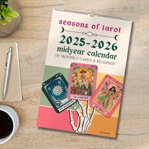 Calendario dei Tarocchi Stagionali 2025-2026 / Calendario di Metà Anno Stregonesco / Decorazioni Astrologiche / Decorazioni Murali con Carte dei Tarocchi / Regalo per Amici Spirituali