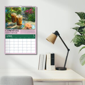 Puede incluir: Un juego de tres tazas de cer&aacute;mica con un acabado moteado y mate. Cada taza presenta un color diferente: azul claro, crema y gris. Las tazas tienen un dise&ntilde;o simple y moderno y un asa c&oacute;moda.