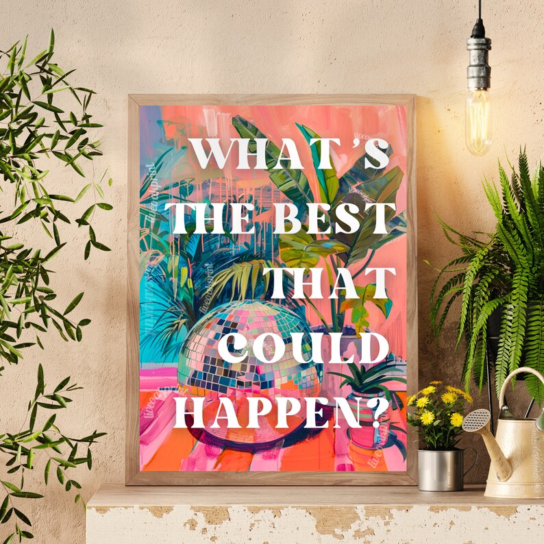 Pu&ograve; includere: Una stampa incorniciata con uno sfondo rosa, verde e blu che presenta una palla da discoteca e il testo "What's the best that could happen?"