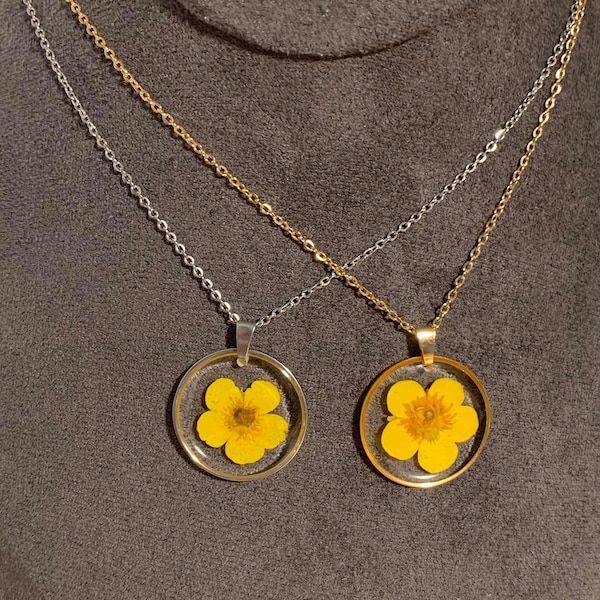 Collier Bouton d'or, inclusion fleurs séchées résine acier inoxydable