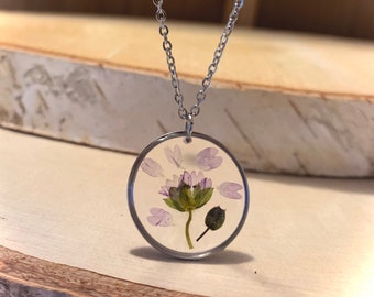 Real dried flower wild geranium necklace, silver round pendant, stainless steel silver chain, resin, nature jewel