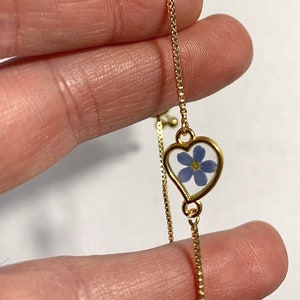 Adjustable bracelet real dried blue Forget me not flower in a heart, Myosotis, golden heart, 18K gold coated chain, resin, nature jewel image 2