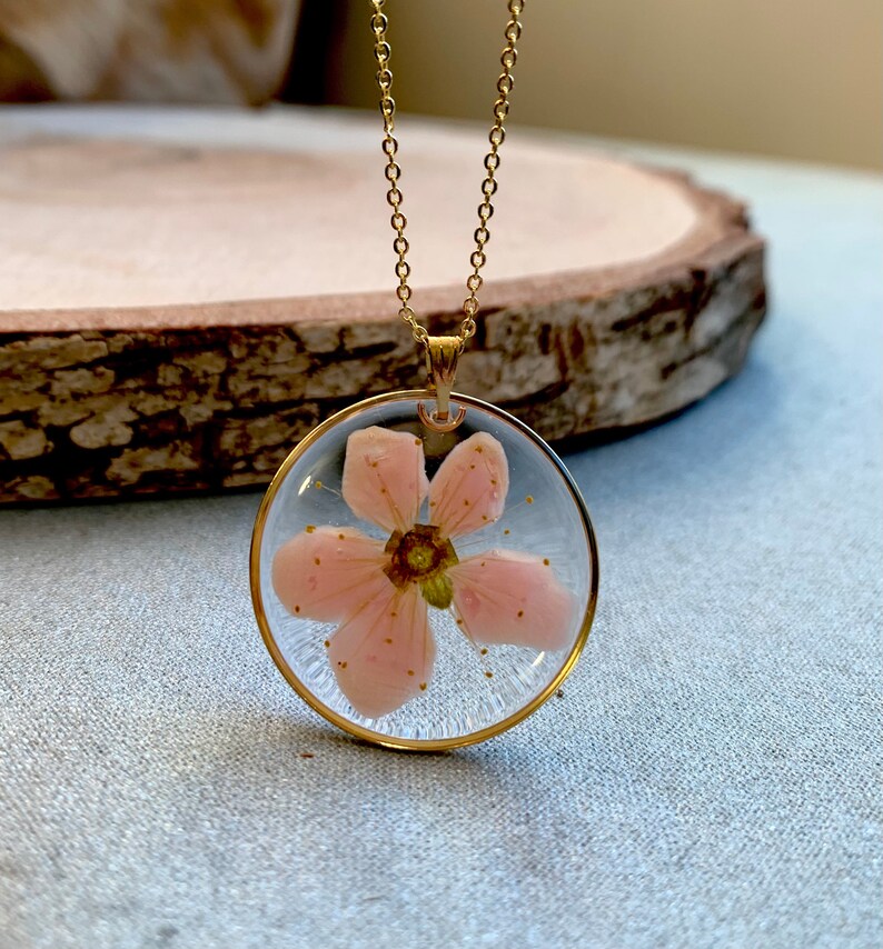 Collier court fleurs séchées | Doré | Emmanuelle Atelier