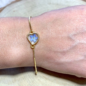 Adjustable bracelet real dried blue Forget me not flower in a heart, Myosotis, golden heart, 18K gold coated chain, resin, nature jewel image 3