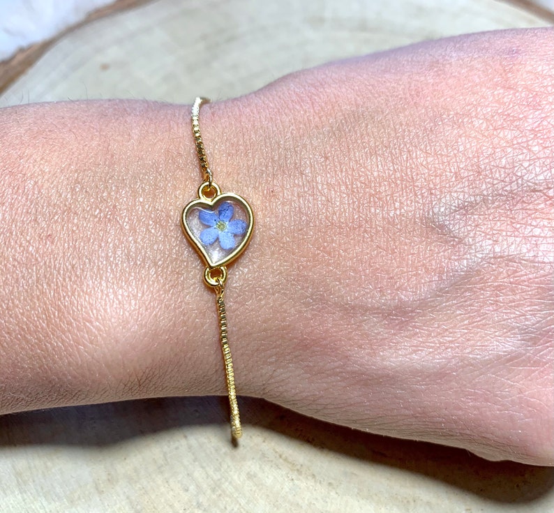 Adjustable bracelet real dried blue Forget me not flower in a heart, Myosotis, golden heart, 18K gold coated chain, resin, nature jewel image 3