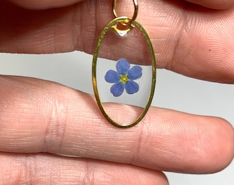 Real dried flower Forget Me Not necklace, Myosotis, ovale golden pendant, 18K gold plated chain, resin, natural jewel