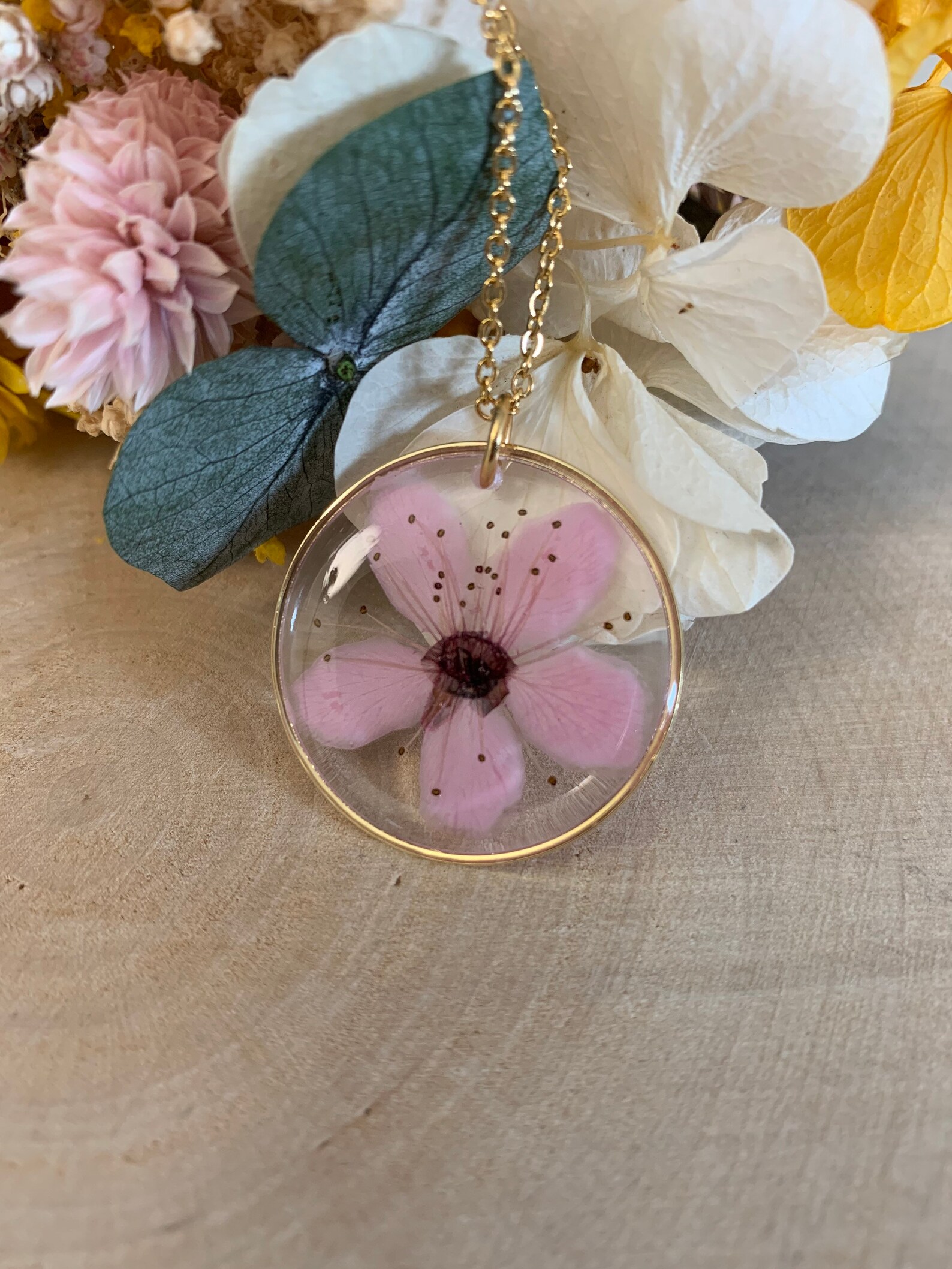 Parure Bijou Fleur Pressée Corail - Collier Pendentif - Résine & Vraies Fleurs