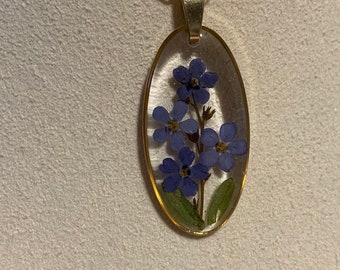 Little Myosotis real dried flower necklace, Forget me not, golden oval pendant, golden stainless steel chain, resin, natural jewel