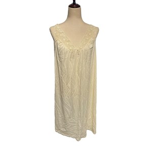 Vanity Fair Nightgown Robe Size Medium Set 2 pc Yellow Lace Pockets image 3