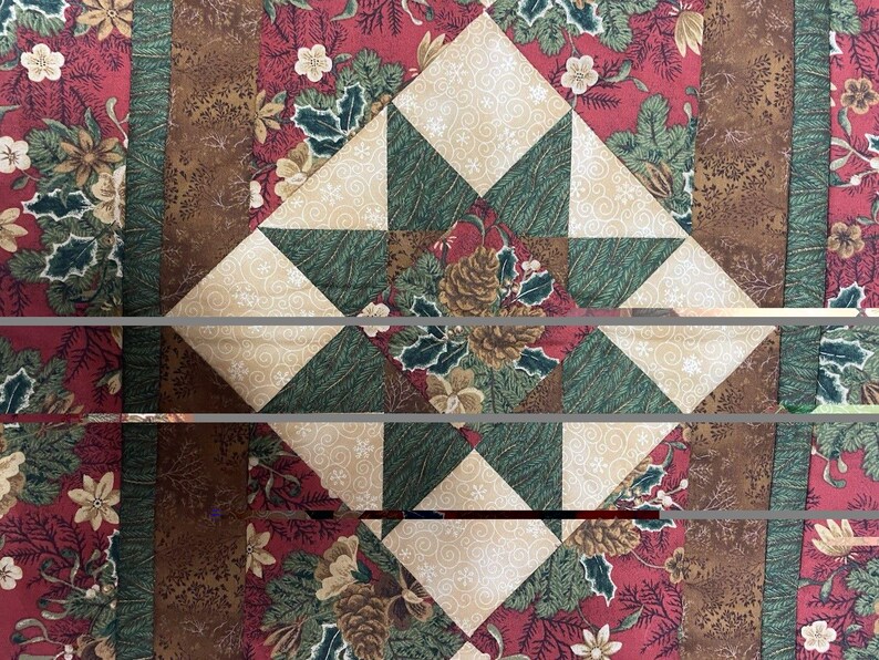 Gesteppter Tischläufer, Patchwork, wendbar, LeMoyne 8-zackiger Stern & Tannenzapfen-Stechpalme Bild 2