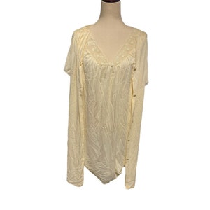 Vanity Fair Nightgown Robe Size Medium Set 2 pc Yellow Lace Pockets image 6