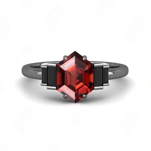 Beautiful Natural Red Garnet Wedding Bridal Engagement Ring Hexagon Garnet Black Spinal Accent Dainty Women&#39;s Ring Birthday Anniversary Ring