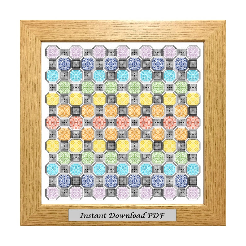 Peut inclure: Un motif de point de croix encadr&eacute; avec un design g&eacute;om&eacute;trique color&eacute;. Le motif pr&eacute;sente des formes octogonales dans des couleurs comme le jaune, l'orange, le bleu et le vert, avec des d&eacute;tails complexes. Le cadre est en bois clair. Le texte "Instant Download PDF" est en bas.