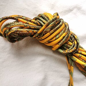 Cordoncino per spaghetti in twill di seta fatto a mano