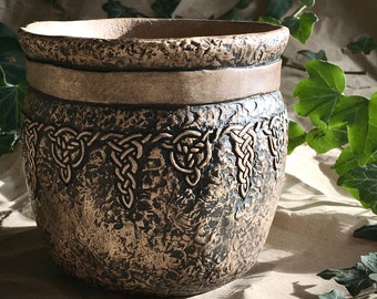 Ceramic pots with embossed Nordic knot ornaments