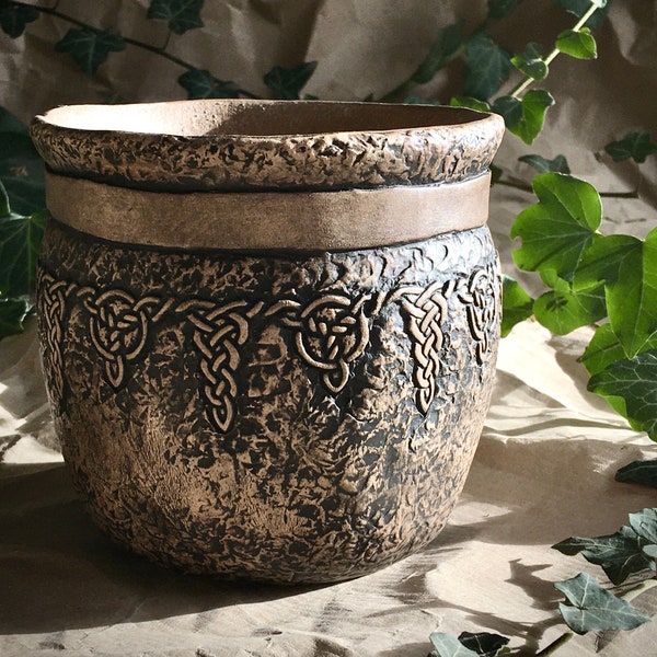 Ceramic pots with embossed Nordic knot ornaments