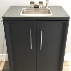 Portable Sink Handwashing, Hot & Cold water, Self contained. Model: Basic Small Center.