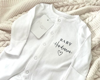 pyjamas personnalisés avec nom de famille pour bébé | Vêtements bébé | Cadeaux pour nouveau-né | Cadeaux pour bébé | Barboteuse personnalisée pour bébé