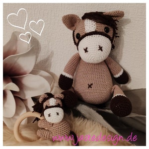 Babyrassel Greifring Häkeltier Pferd Kuscheltier handmade Spieluhr Horse Baby Babyshower Geburt Schwanger Junge Mädchen Horse