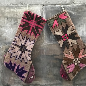 Calza di Natale vintage in Kilim: decorazione natalizia con tappeto turco