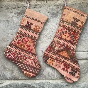 Calza di Natale Kilim fatta a mano: calzini ricamati in stile boho