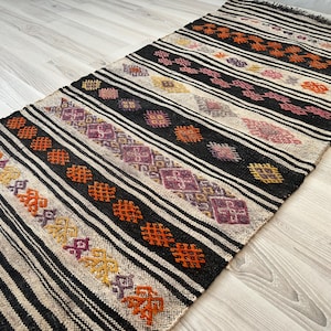 Vintage Turkish Kilim Rug: Handmade Embroidered Cecim Rug (2.3 x 4.3 ft)