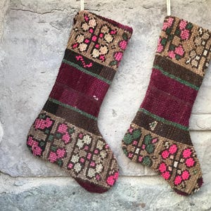Calza di Natale Kilim fatta a mano: tappeto turco, decorazione natalizia vintage