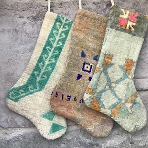 Set di 3 calze natalizie Kilim: calzini fatti a mano in tappeto turco