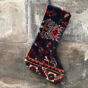 Calza natalizia vintage in kilim turco: calzino in lana annodato a mano
