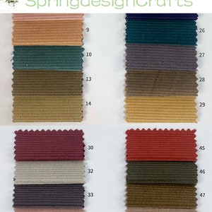Puede incluir: Una carta de colores de muestras de tela de pana. Las muestras est&aacute;n dispuestas en dos columnas, con n&uacute;meros junto a cada muestra. Los colores incluyen beige, verde, marr&oacute;n, dorado, burdeos, gris y rosa.