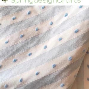 Schweiziskt prickigt bomullstyg: Blåvit randigt, sömnadsmaterial för klänningar, gardinklädseltyg