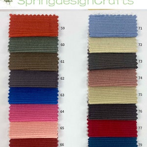 Puede incluir: Una carta de muestras de 12 colores diferentes de tejido de pana. Los colores son: rojo, verde, marr&oacute;n, gris, azul, rosa, melocot&oacute;n, burdeos, rojo, negro, azul marino y marr&oacute;n.
