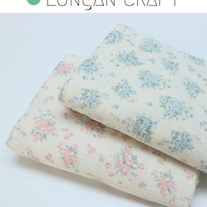 Gaze dupla floral, flores azuis rosa estampadas 100% algodão gaze dupla, tecido de crepe de musselina amassado, material de cobertor de enfaixar bebê faça você mesmo