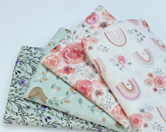 Tissu gaze de coton, bambou et fleurs : fleurs roses, matériau pour langes de bébé