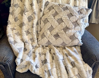 Luxury Plush Faux Fur Blanket with 2 matching Shams