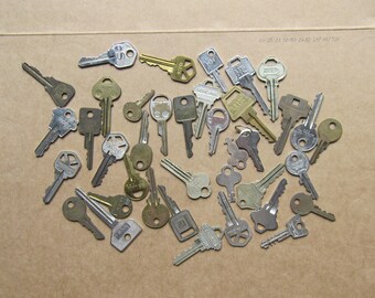 Crafts Assemblage Scrapbook Photo Prop. 16 Vintage Keys Silver Gold Car Door Roller Skating Used Keys Tarnished Old Keys Mixed Media